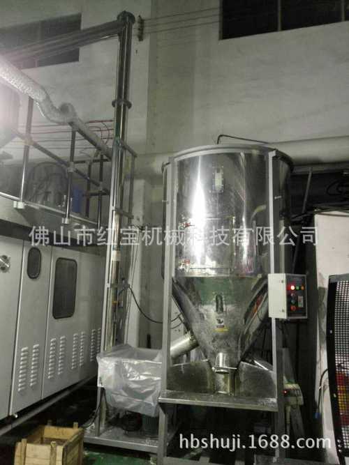 客户使用现场实拍产品图总共有15条生产线都是使用立式搅拌机与螺旋